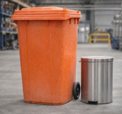 Chọn thùng rác cho nhà xưởng: Nhựa hay kim loại?
